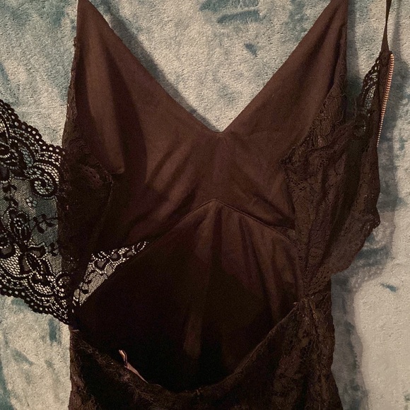 BUNDLE DISCOUNTS! Medium Black lace Lush Dress with side lace cutouts NWOT - Picture 8 of 10